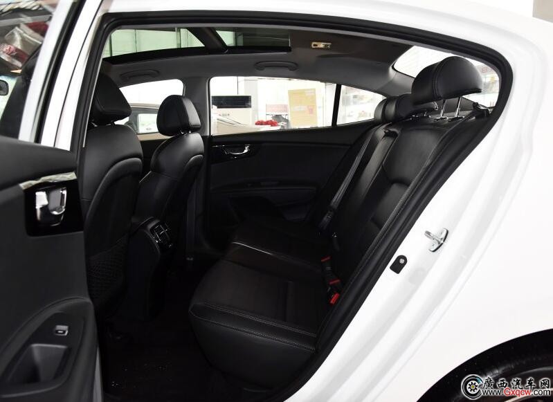 起亞K4車型 內(nèi)飾圖