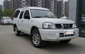日產(chǎn)D22廂式車(chē)