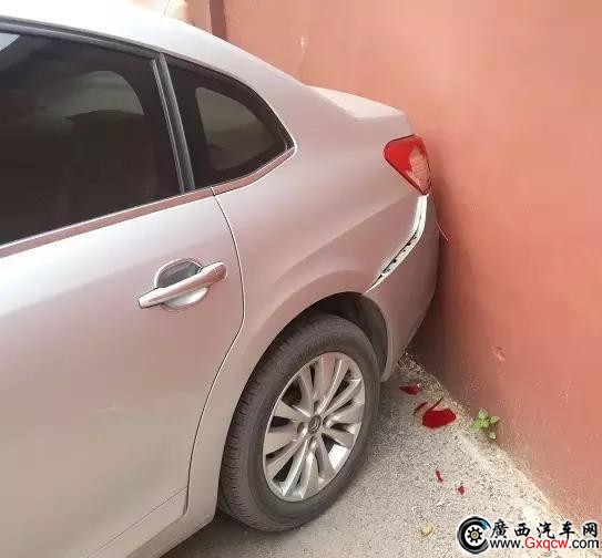 車(chē)子出了小事故 是報(bào)保險(xiǎn)還是私了劃算？