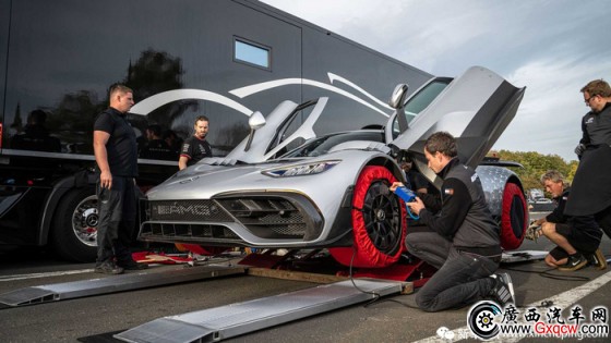 GT2 RSӛ÷ِ˹-AMG ONEɼ~a(chn)܇