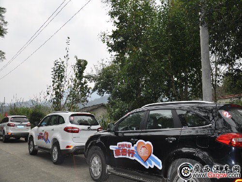 配圖2：江鈴愛心車隊(duì)前往便民橋援建地.jpg
